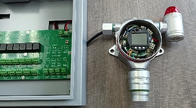  儀器通過4-20mA信號與MIC3000控制器接線操作