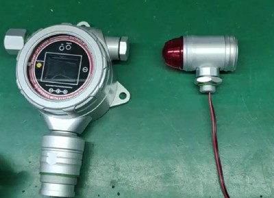 固定式氣體檢測儀裝聲光報(bào)警燈